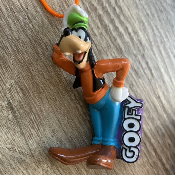 Burger King Goofy Pull Back Car plus Goofy Necklace figurine - Picture 4 of 8